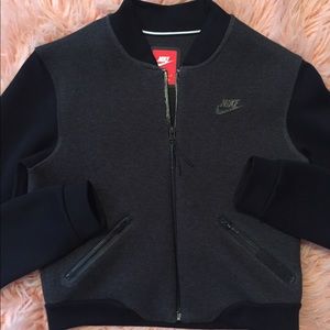 Nike zip up jacket like new
